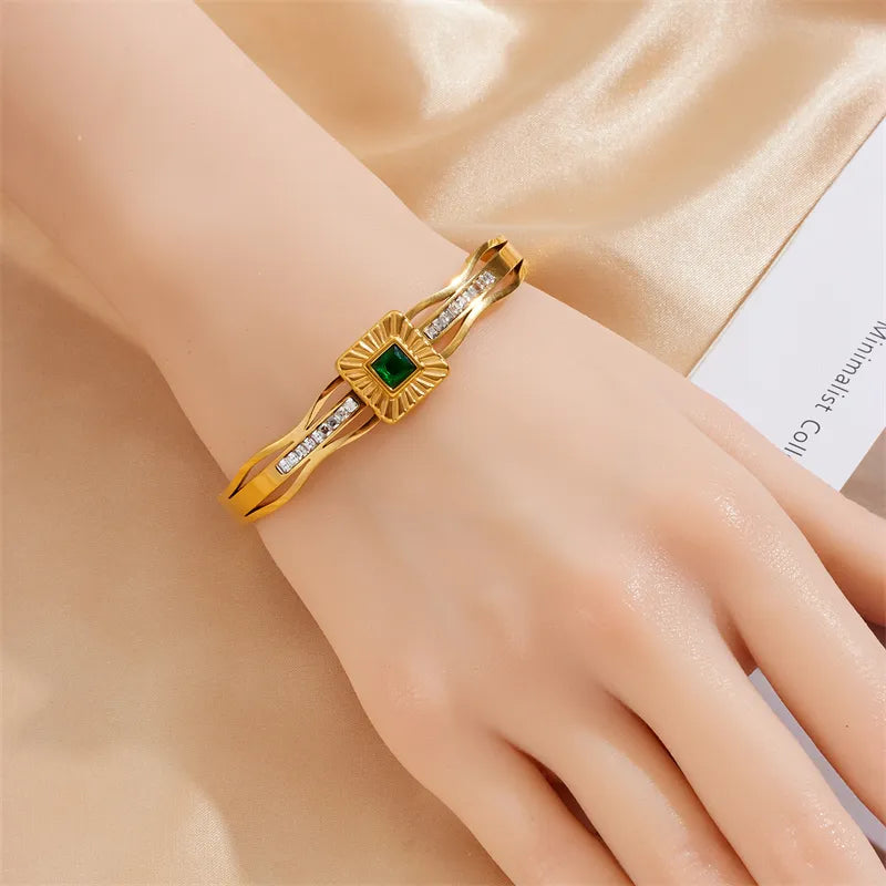 Bracelete Cravejado - Zircônia e Cristal Verde Esmeralda Banhado a Ouro 18k