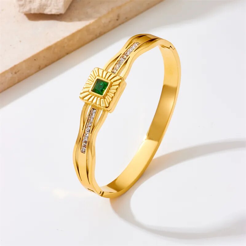 Bracelete Cravejado - Zircônia e Cristal Verde Esmeralda Banhado a Ouro 18k